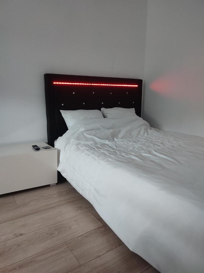 Chambre Prive Dans Une Maison Avec Terrasse Et Jardin Salles De Bain Partagees Apartment Lille Bagian luar foto